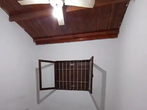 Casa en Alquiler con 1 cochera