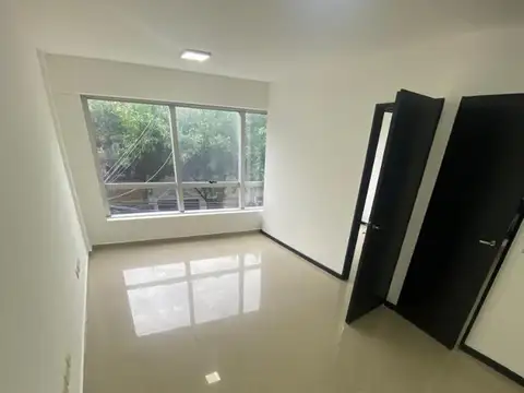 Oficina en Alquiler con 1 cochera