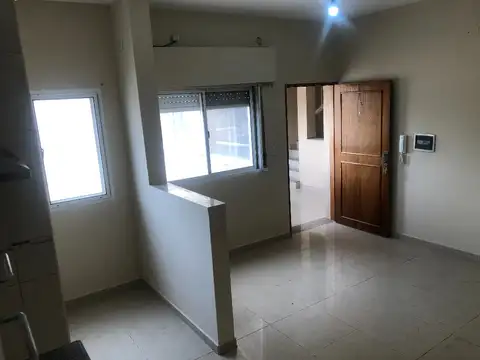 BROWN 500, Piso 2