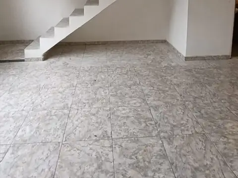 Depto Tipo Casa en Alquiler en Centro, $ 700.000