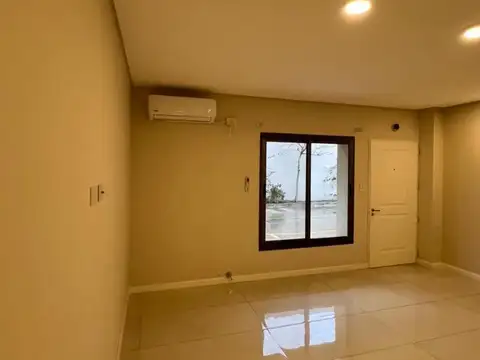 Casa en Alquiler con 1 cochera