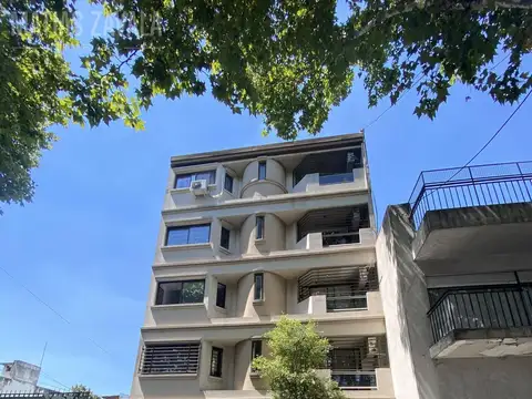 Excelente 3 amb Luminoso c/coch fija y con patio s/ Av de los Incas