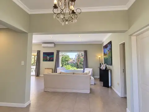 Casa 5 ambientes con 2 baños