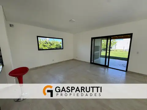 Casa en Venta con 3 cocheras