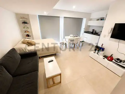 Paulina Rojas 300, Piso 0