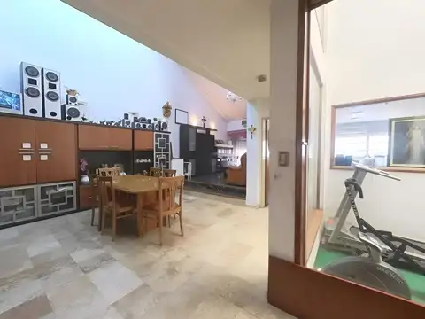 VENTA CASA CHALET 6 AMB. EN FLORESTA