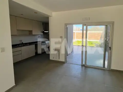 Depto Tipo Casa en Venta en Cipolletti, USD 230.000