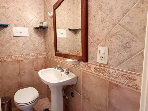 Depto Tipo Casa 5 ambientes con 2 baños