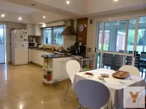 Casa 6 ambientes con 3 baños