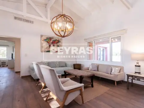 Casa 6 ambientes con 5 baños