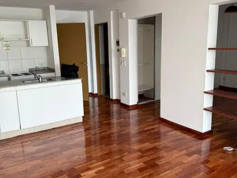 Excel depto  ampl y lum con balcón baño y toil parquet