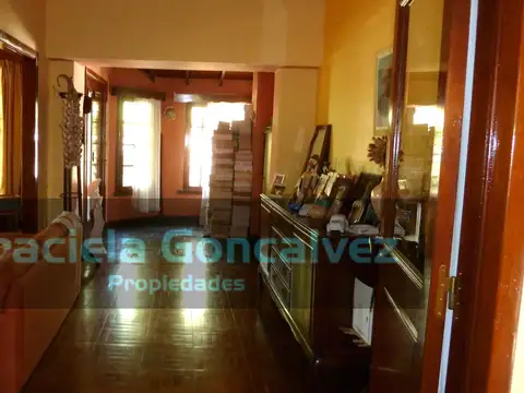 Casa en Venta con 3 cocheras