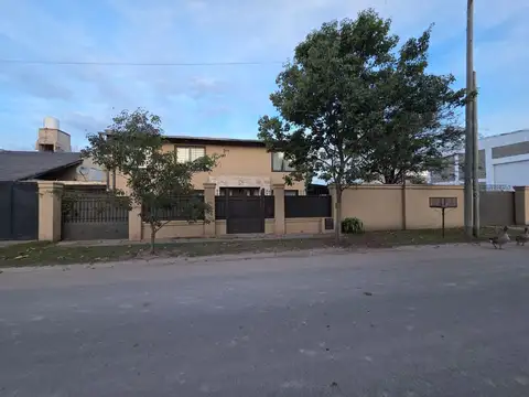 Venta Casa de 8 ambientes, en Calera , Córdoba