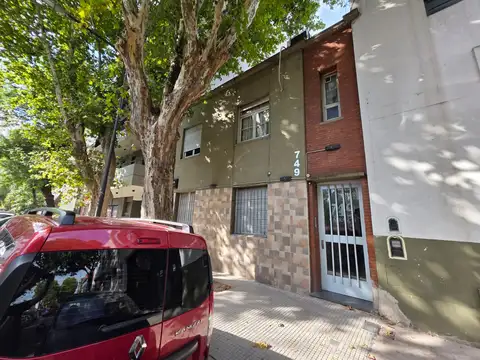 TIPO CASA 2 AMB EN PLANTA BAJA CON PATIO !