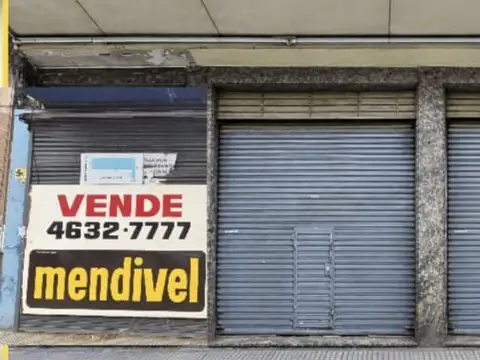 EXCELENTE LOTE SOBRE RIVADAVIA  12,10X 46,67 CON SALIDA A CURAPALIGUE 48