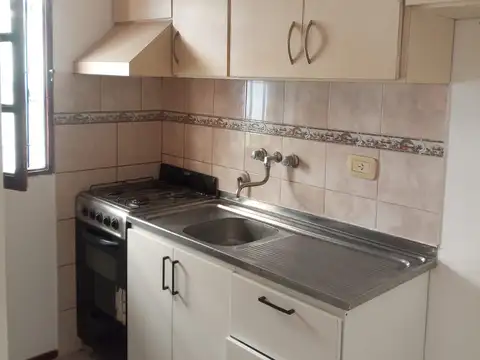 Duplex apto banco en 143 entre 530 y 531