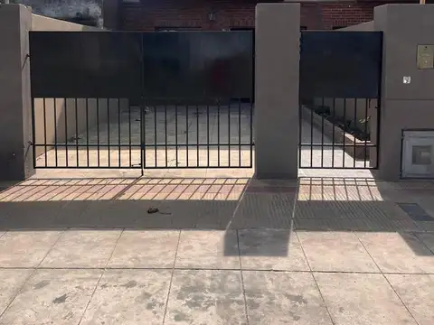 Duplex apto banco en 143 entre 530 y 531