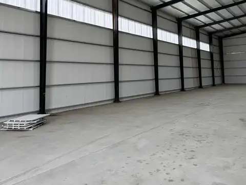 Alquiler de galpón  de 600m2 en Cordoba Capital Polo 52