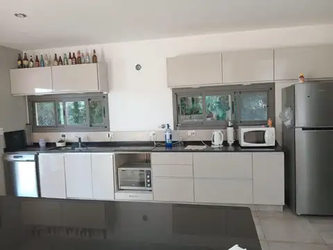 Casa en Alquiler Temporal con 3 cocheras