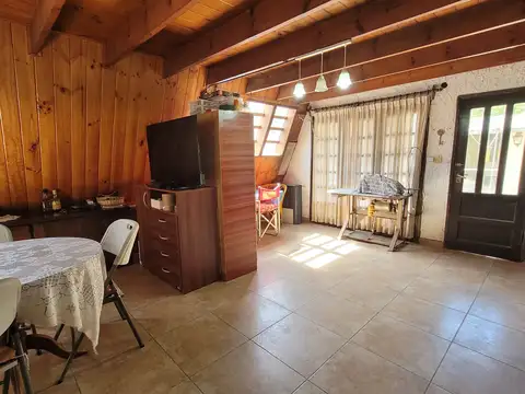 Casa Alpino 4 amb. - Vucetich y Av. Mario Bravo