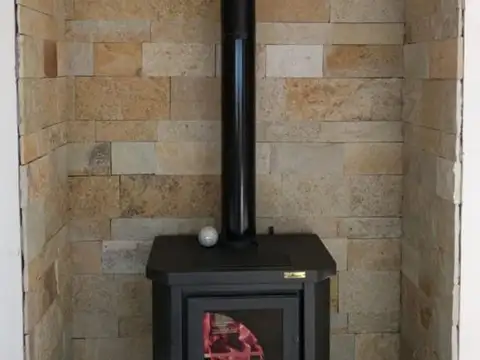 Casa 4 ambientes con 2 baños