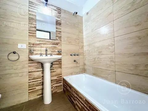 Venta Departamento de 2 ambientes en Banfield Este.
