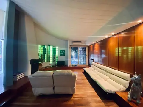 Casa en Venta con 4 cocheras