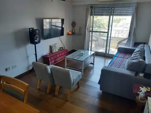 DEPARTAMENTO 2 AMBIENTES CON COCHERA CUBIERTA