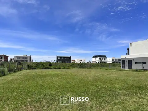 LOTE AL AGUA 802 m2 - CANTON GOLF