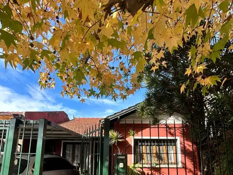 Casa en VENTA c/ jardin y pileta - OLIVOS