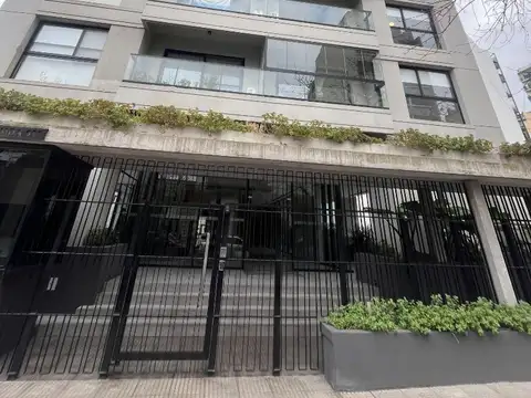 Excelente 3 Ambientes con cochera. Edificio Full Amenities.