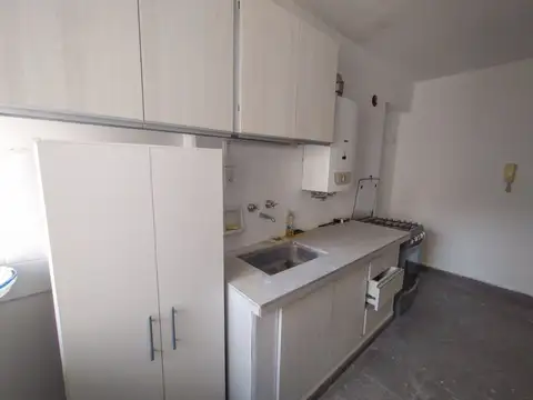 Departamento 6 ambientes con 2 baños