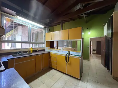 Casa en Venta con 3 cocheras