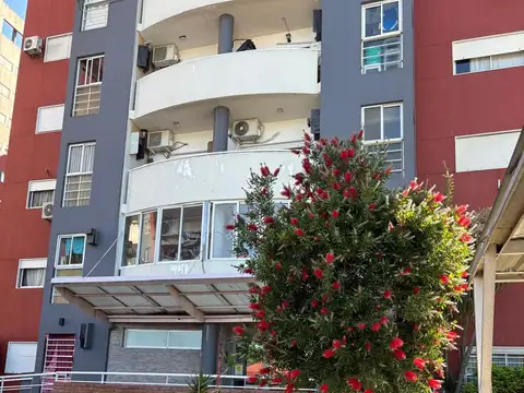 Villa Madero:  Departamento en Alquiler  3 amb. c/cochera