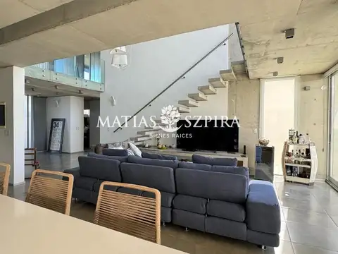 Casa 7 ambientes con 5 baños