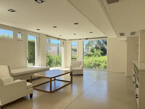 Residencia Exclusiva en Venta con 4 dormitorios Barrio Parque - Palermo Chico