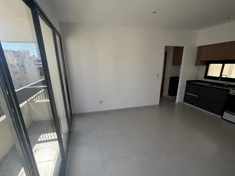 Dos Ambientes con Balcón de Categoría en Caballito