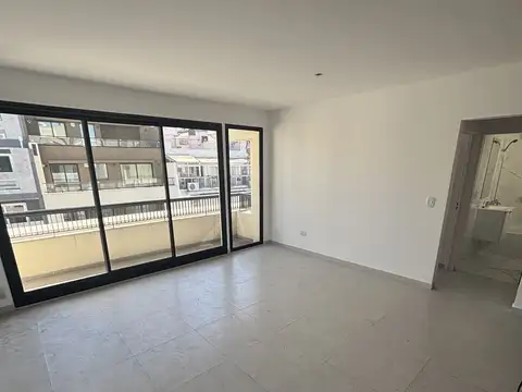 Dos Ambientes con Balcón de Categoría en Caballito