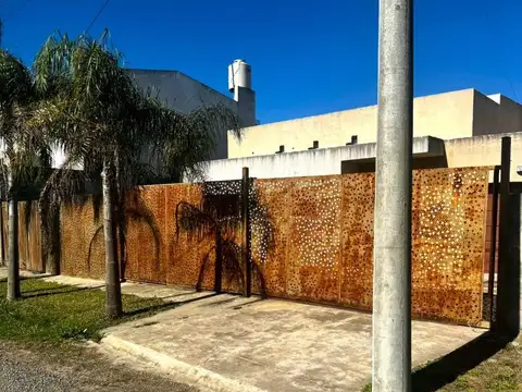 Casa Moderna En Barrio Parque Matheu