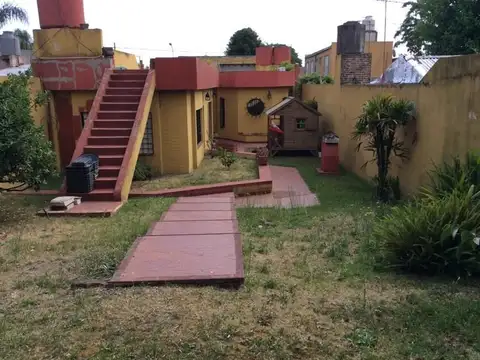 Casa en Venta con 2 cocheras