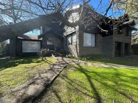 ABRIL CLUB DE CAMPO CASA EN BARRIO EL LAGO