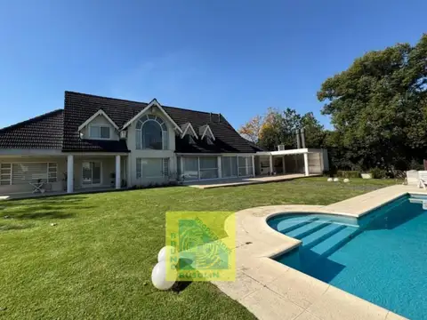 ESCUCHA OFERTAS! Casa de 5 ambientes de categoria en el Barrio San Diego.