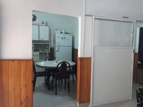 Casa en venta - 4 dormitorios 2 baños - 433mts2 - Chivilcoy