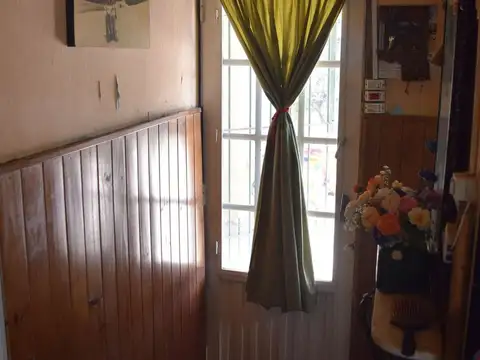 Casa 3 ambientes con 1 baño