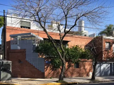 Casa en Esquina con Patio y Terraza