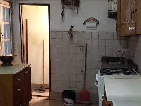 Casa en venta en Castelar 200