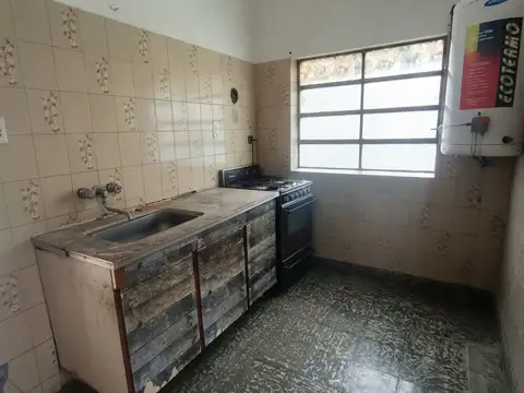 Casa 3 ambientes con 1 baño