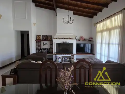 Casa en Venta con 2 cocheras