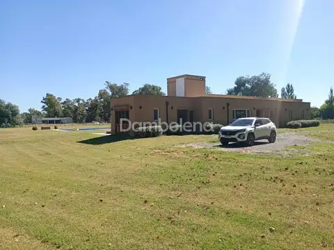 Casa 4 ambientes con 3 baños