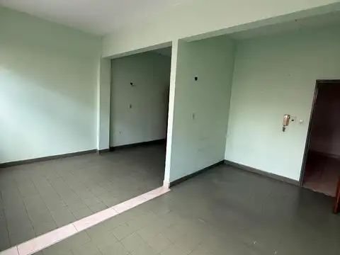 Oficina 10 ambientes con 4 baños